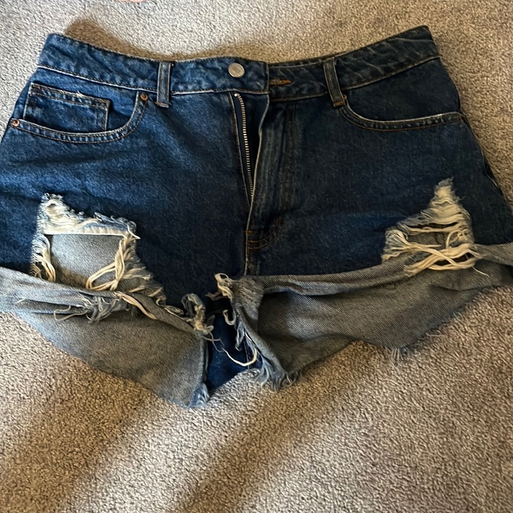 A lose rise Jean short